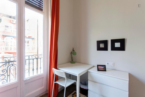 Admirable double bedroom with a balcony, in the Gran Via neighbourhood