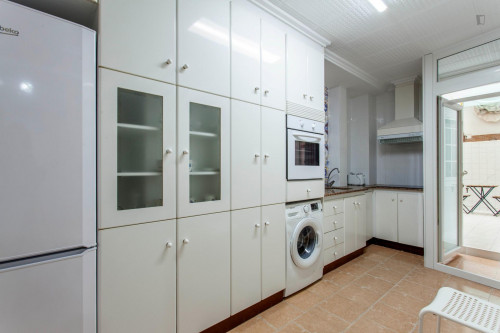 Lovely double bedroom next to Facultat De Magisteri