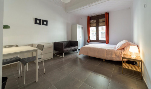 Nice double bedroom close to the Facultat De Magisteri