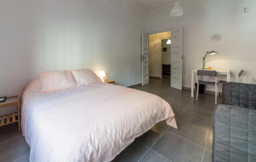 Nice double bedroom close to the Facultat De Magisteri