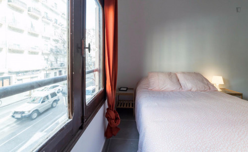 Nice double bedroom close to the Facultat De Magisteri