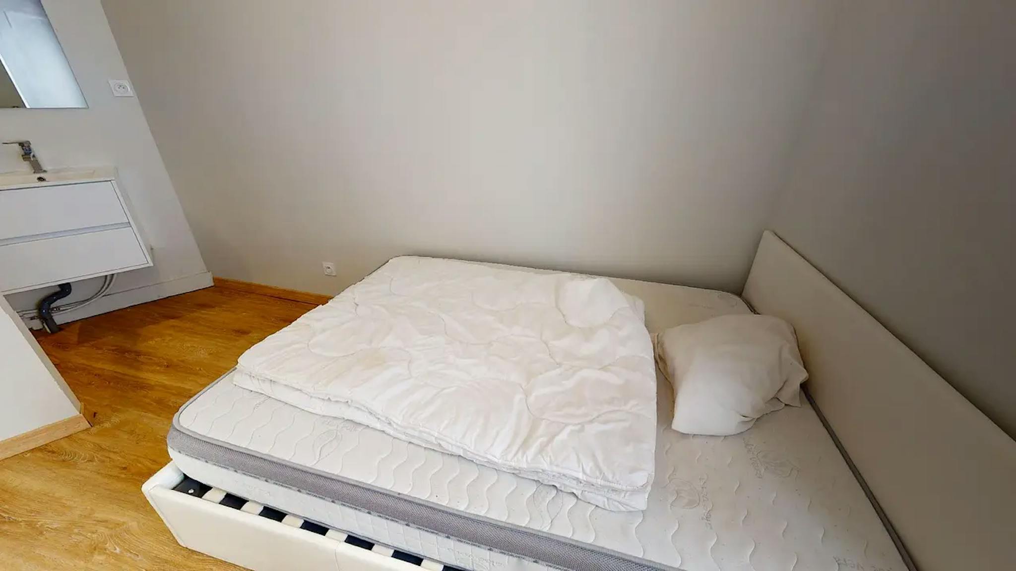 Private Room - Rue Jeanne Maillotte, Lille - Gallery - 1