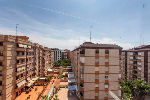 Interesting double bedroom in a 4-bedroom flat, in Campanar