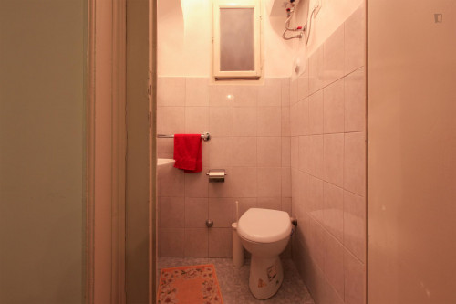 Double bedroom in 4-bedroom apartment - Gallery - 11