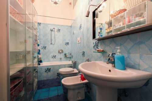 Double bedroom in 4-bedroom apartment - Gallery - 9