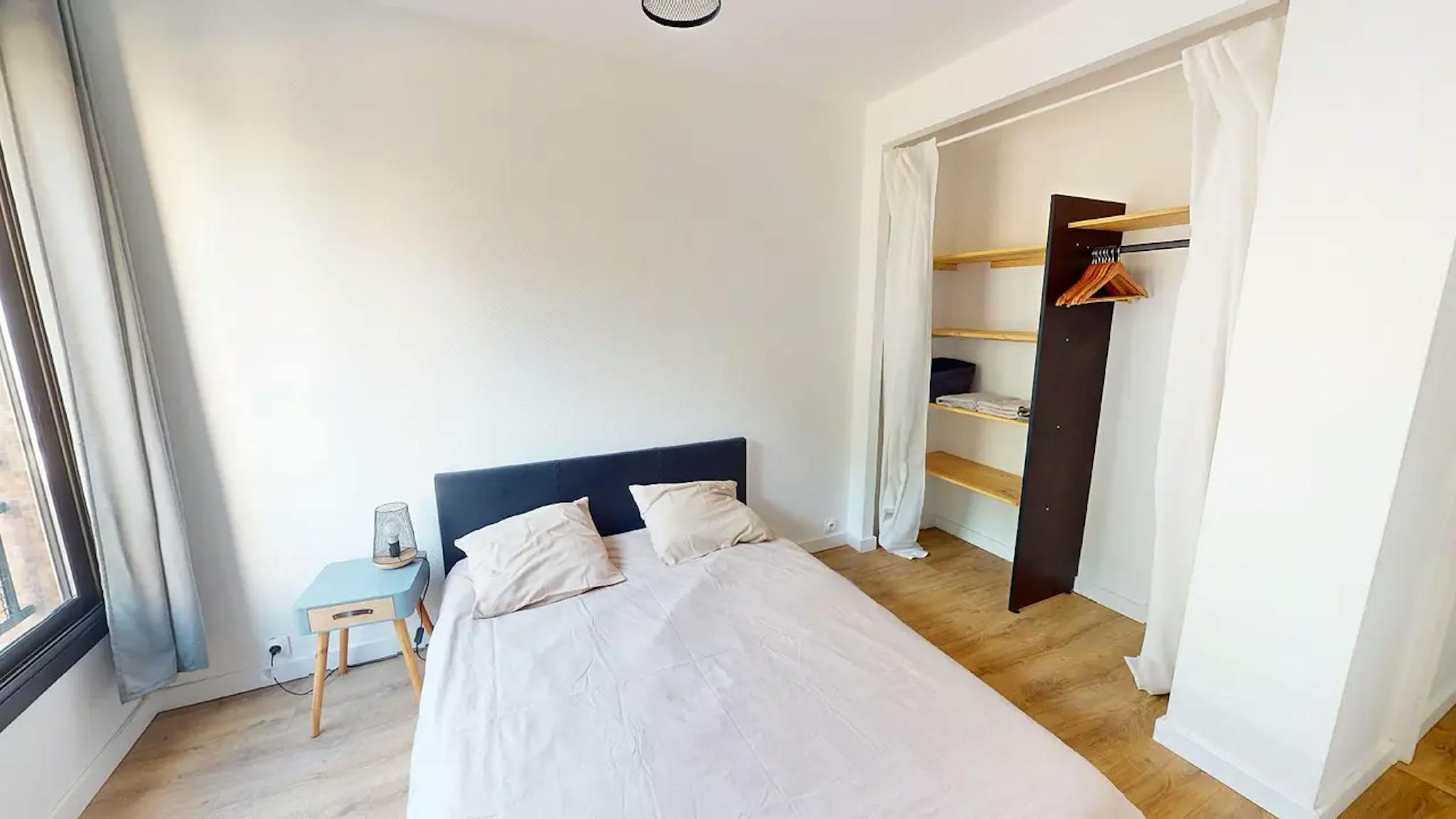  Private Room  -  Rue Vincent Van Gogh, Toulouse  - Gallery -  1