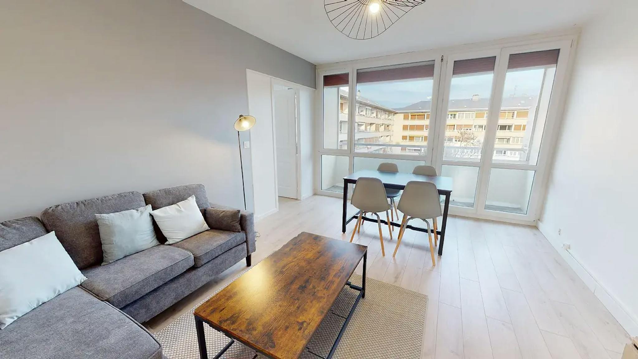  Entire Place  -  Rue Nicolas Roland, Reims  - Gallery -  1