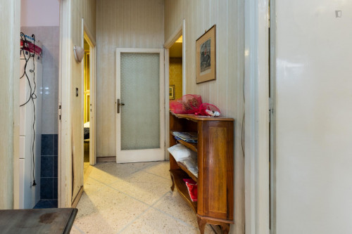 Airy and bright bedroom close to Giulio Agricola station  - Gallery -  5