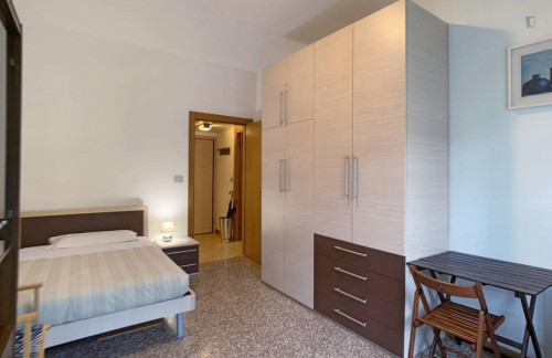 Bright 2-bedroom apartment close to Bocconi University