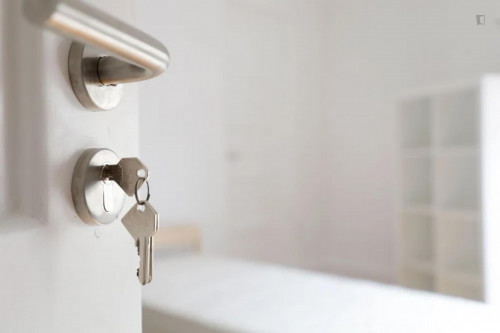 Single bedroom, with balcony, in 4-bedroom apartment