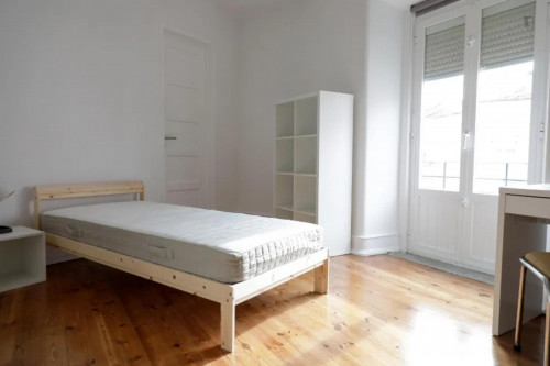 Single bedroom, with balcony, in 4-bedroom apartment  - Gallery -  5