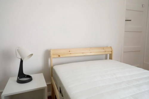 Single bedroom, with balcony, in 4-bedroom apartment