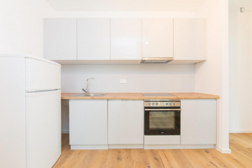 Single bedroom in 5-bedroom apartment