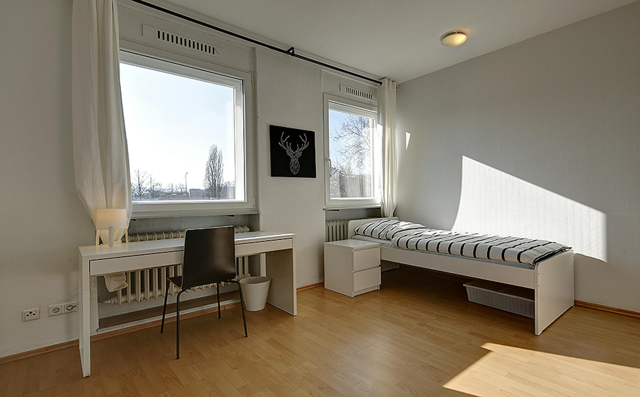  Private Room  -  König-Karl-Straße, Stuttgart  - Gallery -  1