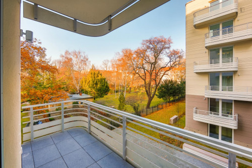 Single bedroom in 4-bedroom apartment
