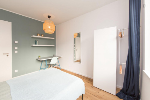 Double bedroom in 3-bedroom apartment