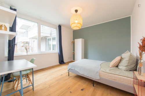 Double bedroom in 4-bedroom apartment