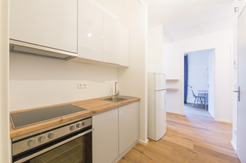 Double bedroom in 4-bedroom apartment