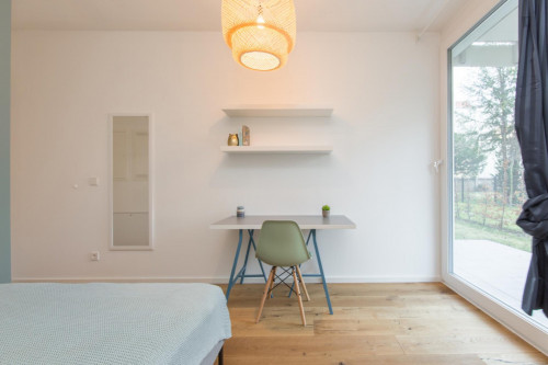 Double bedroom in 4-bedroom apartment