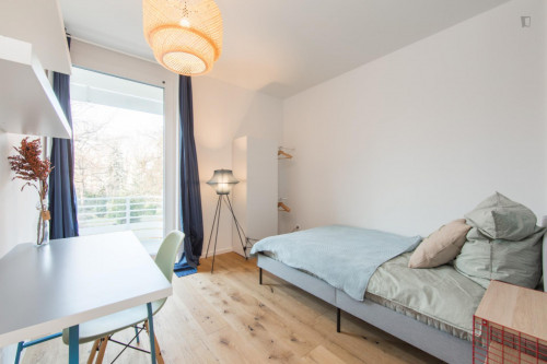 Double bedroom in 4-bedroom apartment