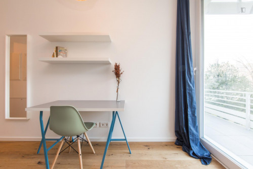 Double bedroom in 4-bedroom apartment