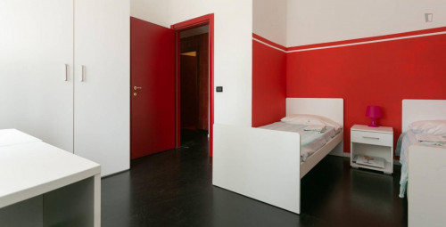 Bed in a twin bedroom close to NABA - Gallery - 8