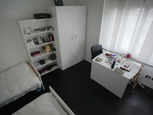 Bed in a twin bedroom close to NABA - Gallery - 11