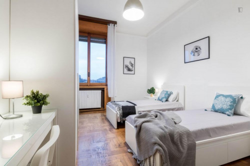 Bed in a twin bedroom, in a 4-bedroom apartment near IED Istituto Europeo di Design - Gallery - 6