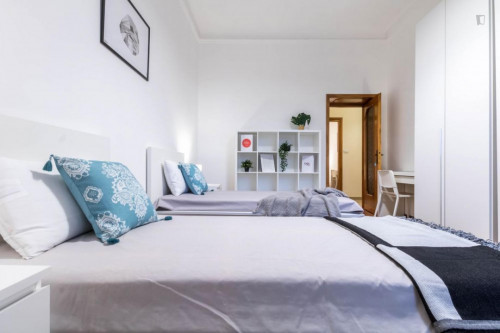 Bed in a twin bedroom, in a 4-bedroom apartment near IED Istituto Europeo di Design