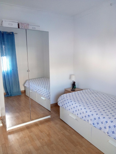 Nice single bedroom in Sacavém