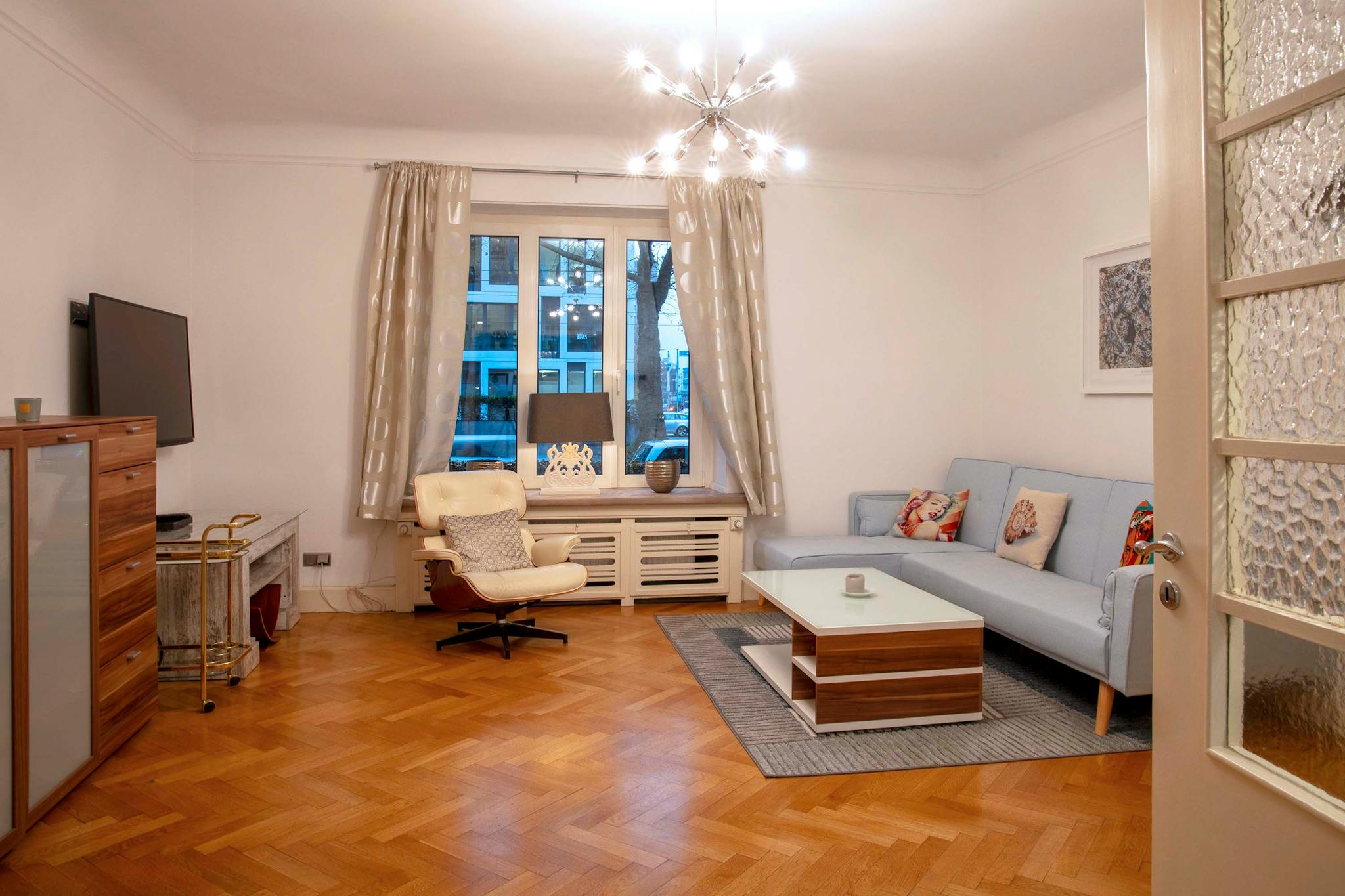  Entire Place  -  Kaiserswerther Straße, Düsseldorf  - Gallery -  1