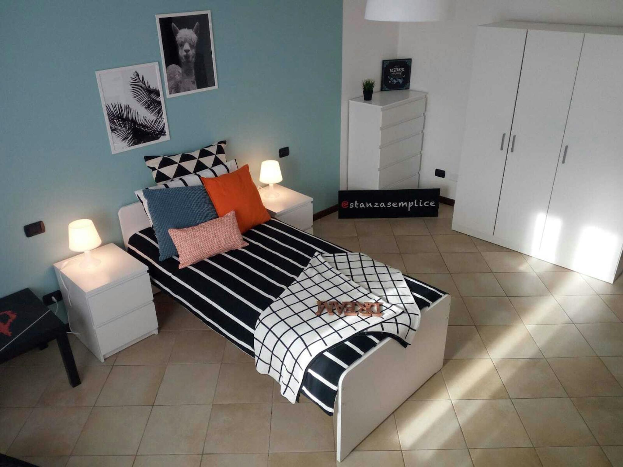  Private Room  -  Piazza Cesare Battisti, Brescia  - Gallery -  1