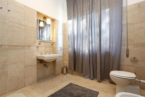 Spacious double bedroom near S. Agnese/Annibaliano metro station - Gallery - 8