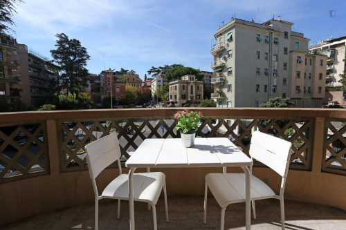 Spacious double bedroom near S. Agnese/Annibaliano metro station