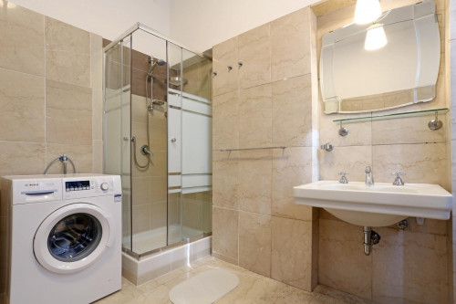 Spacious double bedroom near S. Agnese/Annibaliano metro station - Gallery - 11