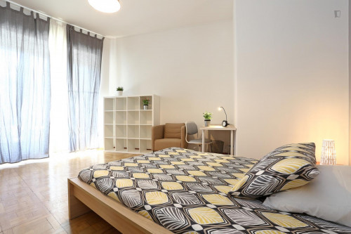Spacious double bedroom near S. Agnese/Annibaliano metro station