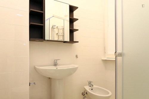 Spacious double bedroom near S. Agnese/Annibaliano metro station - Gallery - 10