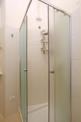 Spacious double bedroom near S. Agnese/Annibaliano metro station - Gallery - 9
