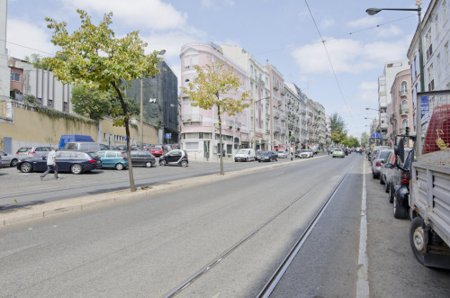 Cool single bedroom with a shower room, near the intendente metro