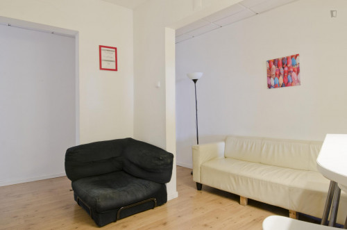 Cool single bedroom with a shower room, near the intendente metro