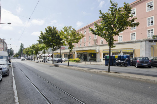 Cool single bedroom with a shower room, near the intendente metro