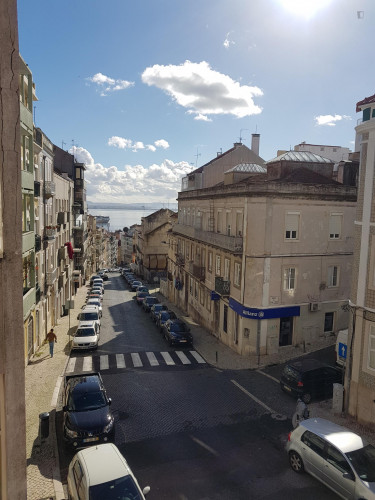 Great apartment in well-connected Santa Apolónia - Gallery - 7