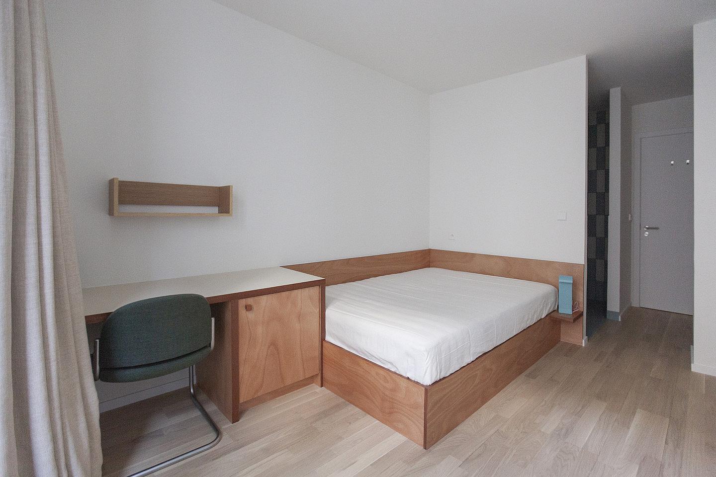  Standard Room With Private Bathroom And Terrace  -  Charming Coliving House in Peaceful Colignon: Embrace Brussels' Hidden Gem  - Gallery -  3