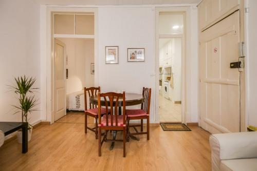 Pleasant 2-bedroom apartment in city centre, Chiado, w/AC