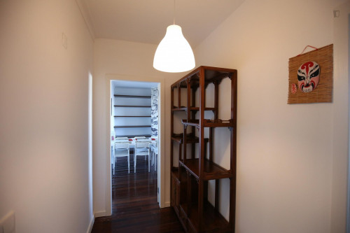 Bright and pleasant twin bedroom, in a 6-bedroom apartment, in Olaias - Gallery - 19
