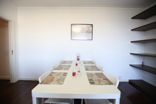 Bright and pleasant twin bedroom, in a 6-bedroom apartment, in Olaias - Gallery - 31