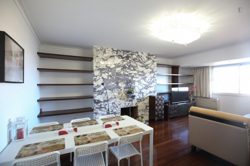 Bright and pleasant twin bedroom, in a 6-bedroom apartment, in Olaias - Gallery - 30