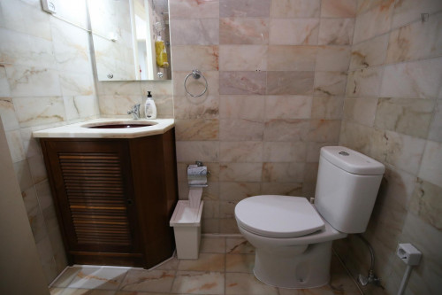 Bright and pleasant twin bedroom, in a 6-bedroom apartment, in Olaias - Gallery - 14