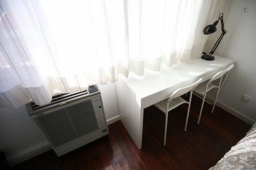 Bright and pleasant twin bedroom, in a 6-bedroom apartment, in Olaias - Gallery - 26