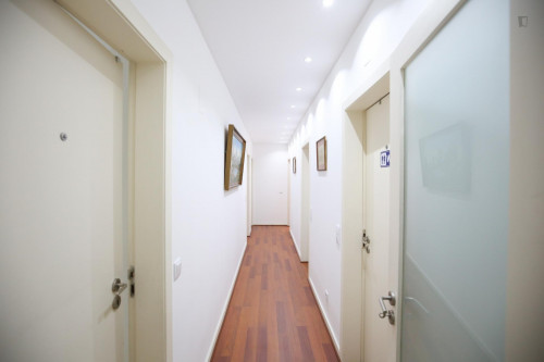 Bright and pleasant twin bedroom, in a 6-bedroom apartment, in Olaias - Gallery - 21